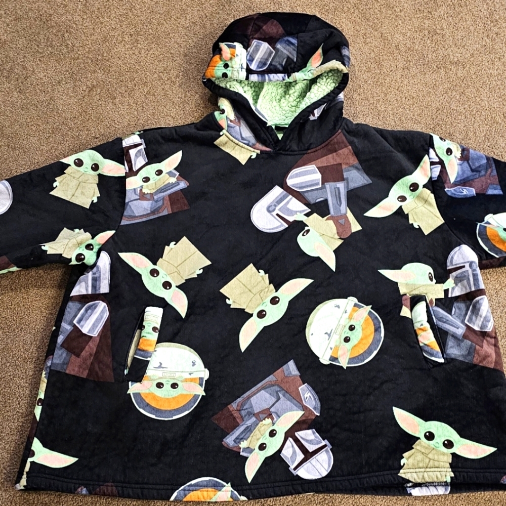 Star Wars Mandolorian YODA disney Teddy coat pull over with pockets